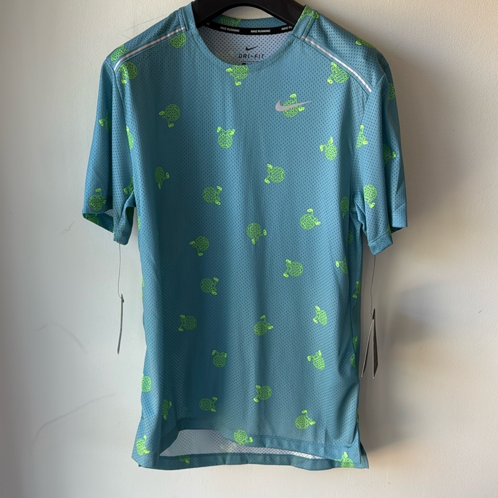 Nike Men’s Nike Running Dri-Fit Miller Wild Run Short Sleeve Shirt in Small